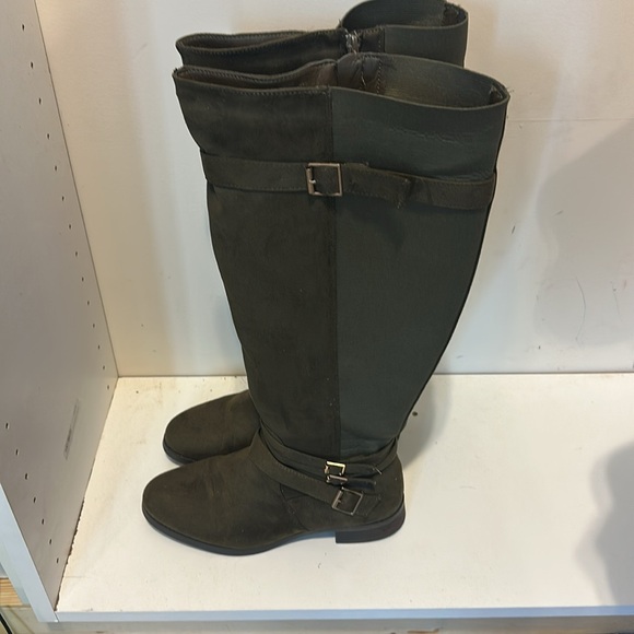 Olive green wide with white cap size 8 boot - Picture 2 of 4